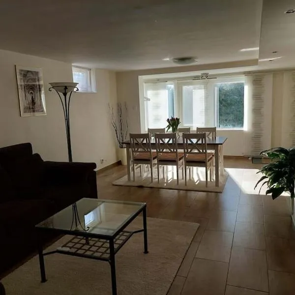 Lägenhet på landet nära stan, hotel v destinaci Jonsered