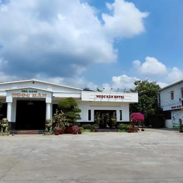 Khách Sạn Ngọc Hân, hotel v destinaci Tinh Bien