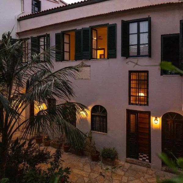 Sundial Lodge, hotel in Chania Town