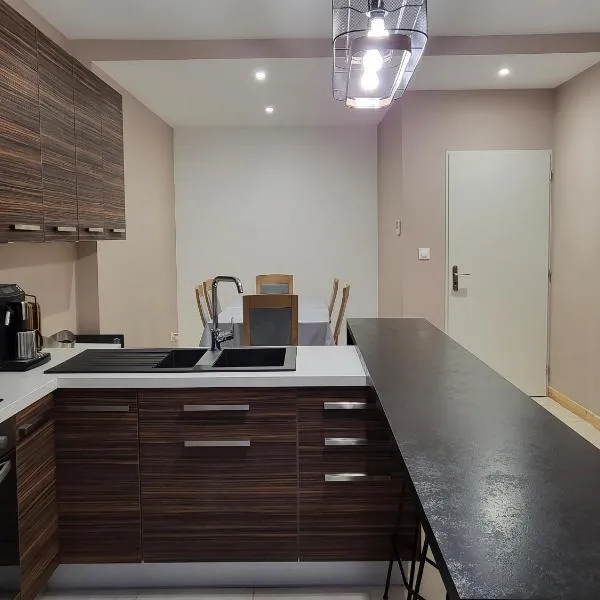 Gite Le Creusot - 4 Chambres individuelles, hotel in Le Breuil