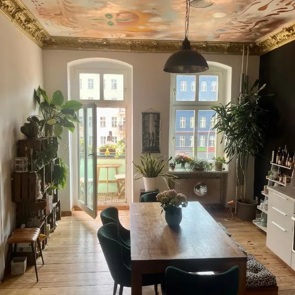 Spirit & Style - spacious, bright 75m2 - 2 bedroom in ideal Prenzlauer Berg location, отель в Берлине
