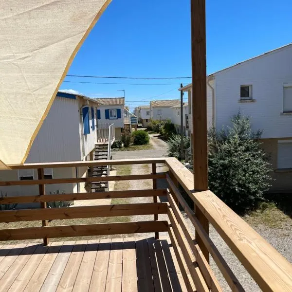 Maison Chalet 200 m de la plage climatisation et Wifi, hotel in Gruissan