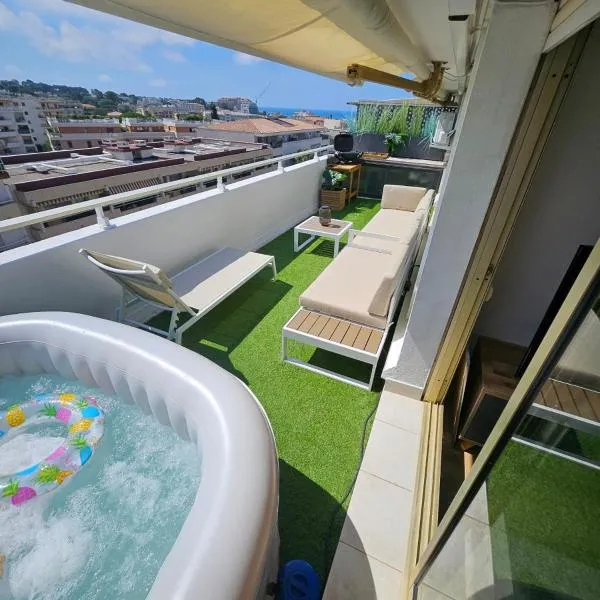 Le Duplex โรงแรมในอองทีบส์
