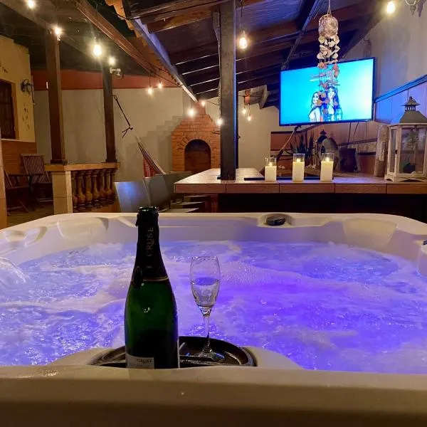 3-bedroom villa with a jacuzzi, hotel v destinaci Noord