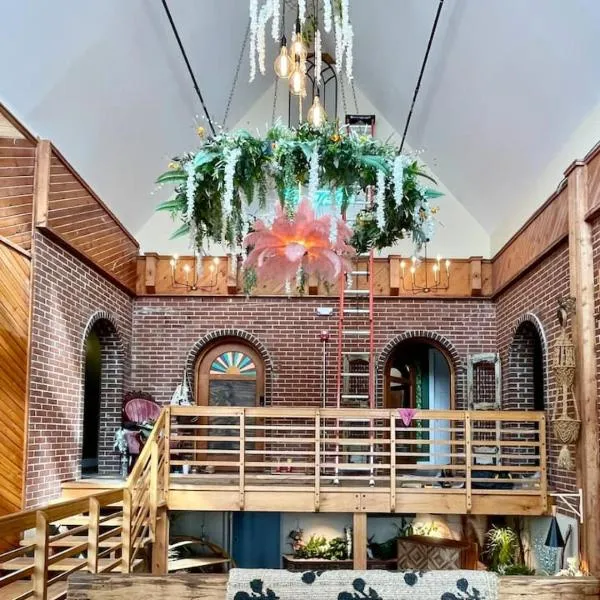 The Atrium - A Boutique Hotel - Suite 18, hotel in Perryville