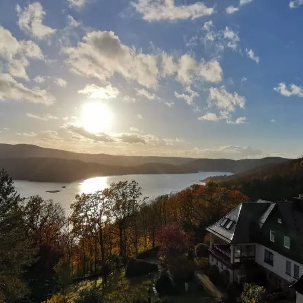Ferienwohnungen Schloß-See-Bergblick, hotel v destinaci Waldeck