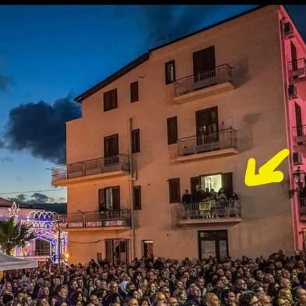 La casa sulla piazza, hotel v destinaci Cerda