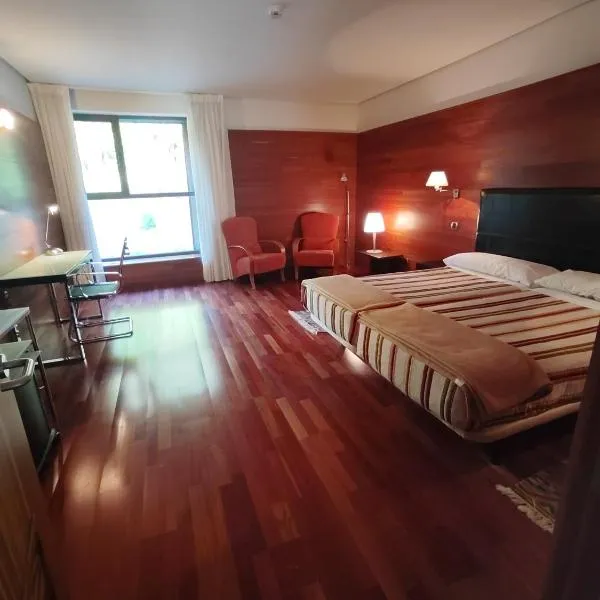 KYOMU Resort, hotel Velilla del Río Carriónban