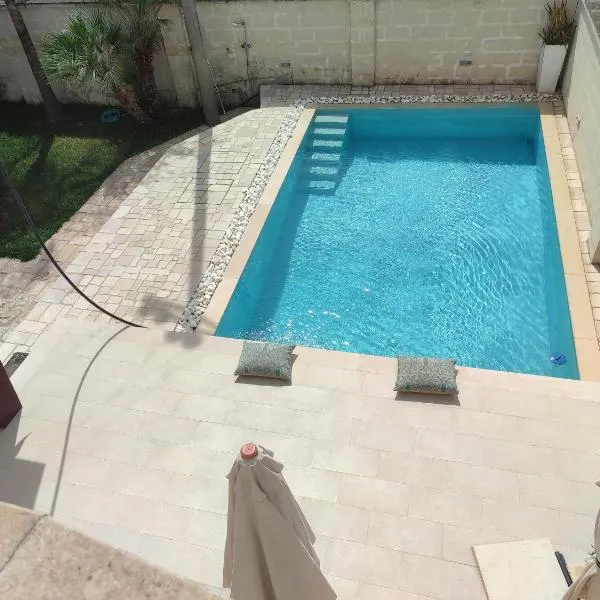 Villa con piscina Aria di sole, hotel in Francavilla Fontana