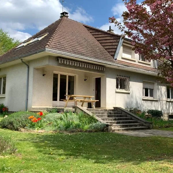 Clos de la Gare, hotel in Tournan-en-Brie