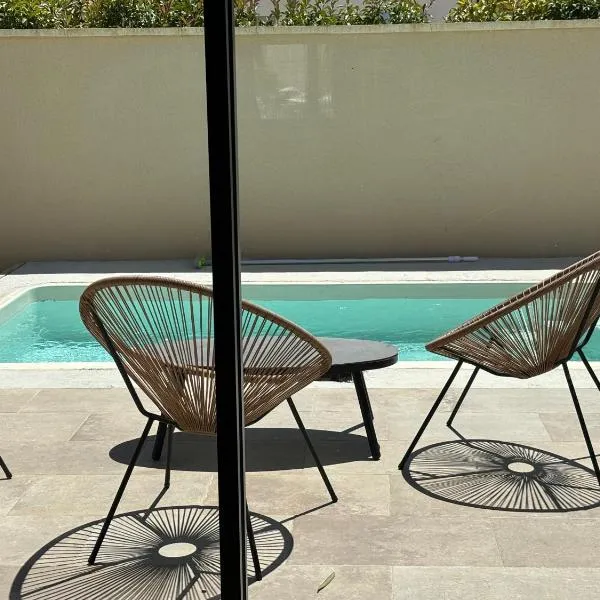 Maison neuve climatisée Piscine 4 personnes, hotel a Pernes-les-Fontaines