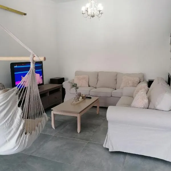 The Host - Women and couples only, hotel in Paphos City