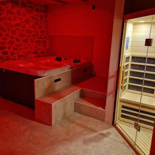 Maison 2 à 4 pers Spa Sauna, hotel in Saint-Victurnien