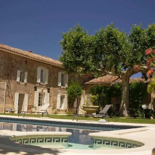 LE MAS DES FLANERAIES, hotel v destinácii Althen-des-Paluds