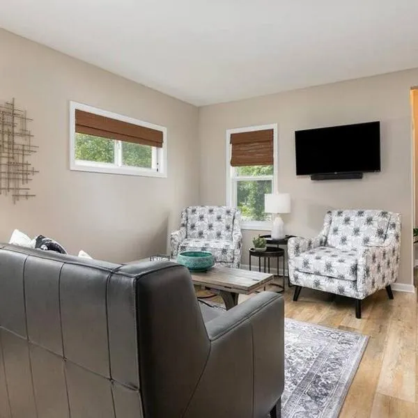 2min walk downtown-Pet Friendly-Offstreet Parking, hotel in Saugatuck