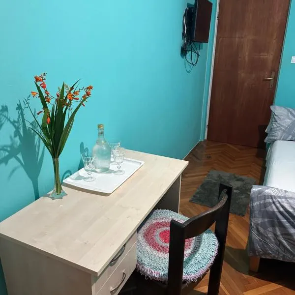 Serenity house near city center and beach, hotel in Topla