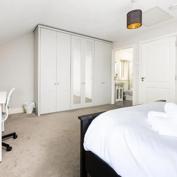 Modern New Build in Dublin, hotel v destinaci Dublin