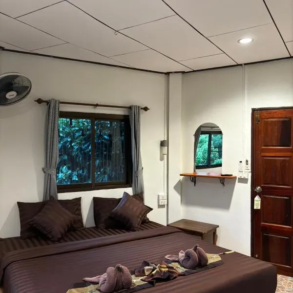 Khao Sok Jungle Huts Resort, khách sạn ở Vườn quốc gia Khao Sok