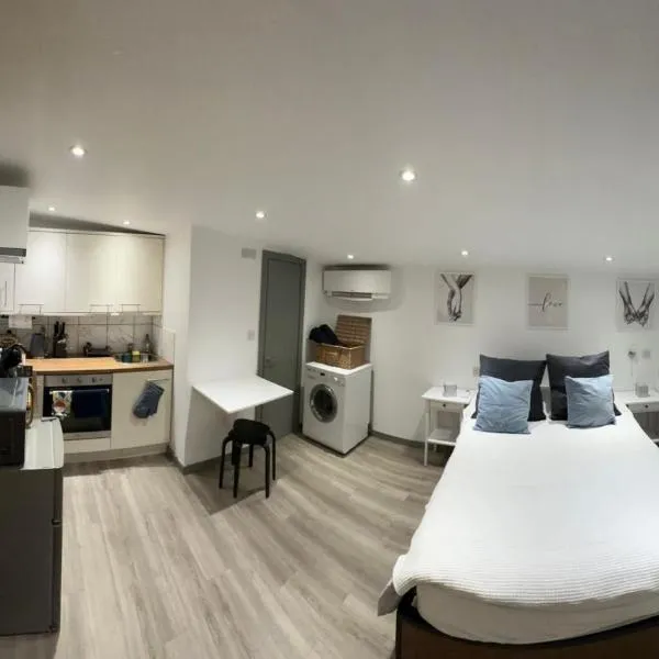 Cosy, self-contained guest house, hotel in Thornton Heath