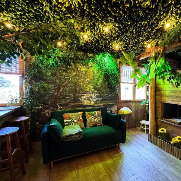 Les Chambres de Paulette à Theme LA JUNGLE ROOM – hotel w mieście Sainte-Marie-la-Mer