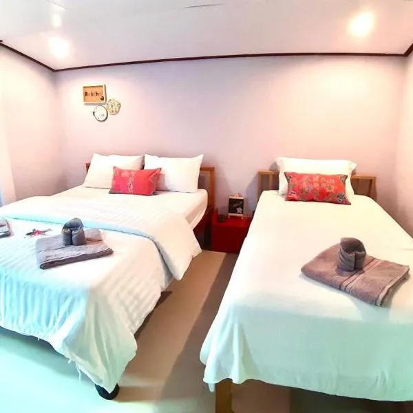 รรินธารา รีสอร์ท, hotel en Ban Bang Khan