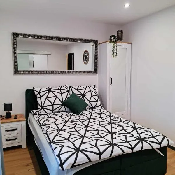 Apartamenty Na leśnym wzgórzu, hotel v destinácii Rusinowo