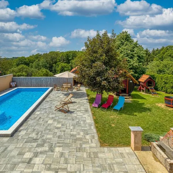 Pool House Klara With Sauna - Happy Rentals, hotel v destinaci Velika Buna