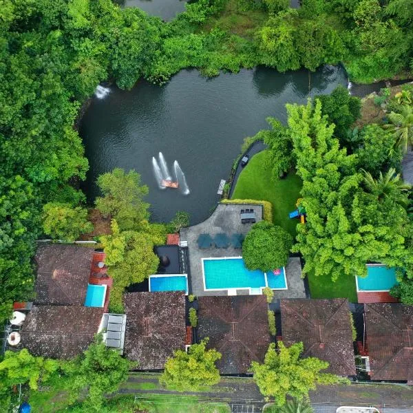 Athirapally Green Trees, hótel í Athirappilly