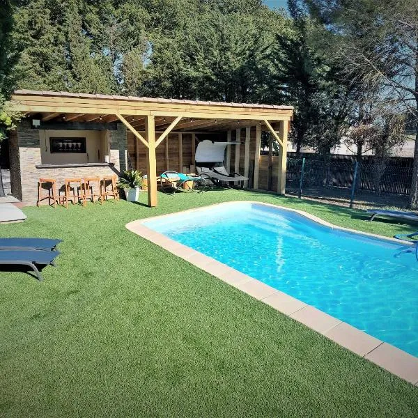 Viesnīca VILLA AU CALME AVEC PISCINE pilsētā Moussan