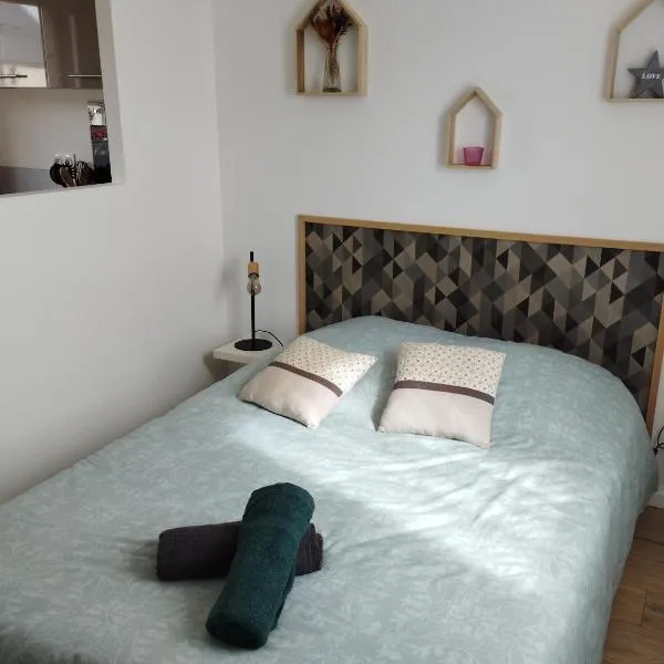 Studio au calme avec jardin, hotel v destinaci Trémuson