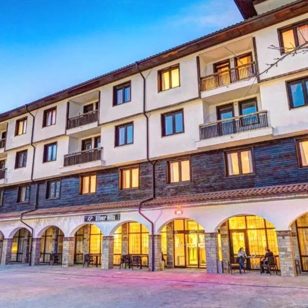 Silver Hills Rooms & Apartments with Free Parking, hotel Szmoljanban