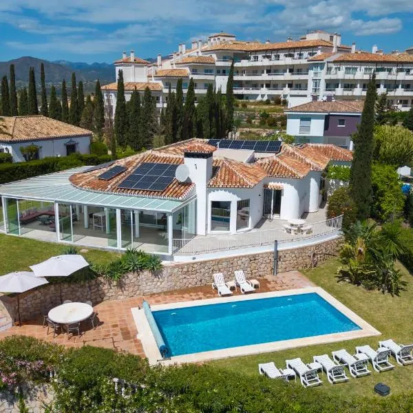 Villa Vista Verde Mijas Golf - Luxury with Optional heated pool & jacuzzi, hotel a Mijas