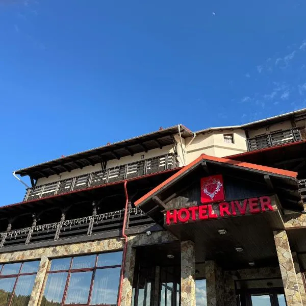 Hotel River, hotel in Borşa