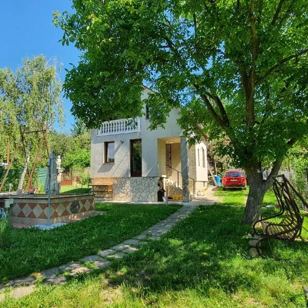 Pilis Hills View Deluxe House with Pool & AC near Bp, hotel v destinaci Pilisszentiván