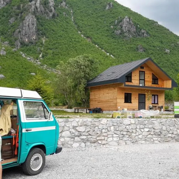 Ferma e bleteve Stomici, hotel v destinaci Ndërlysaj