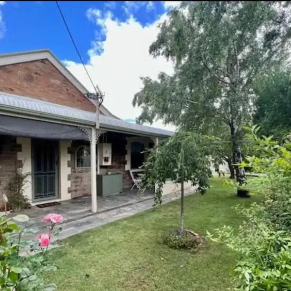 Copper Mine Cottage, hotel in Burra