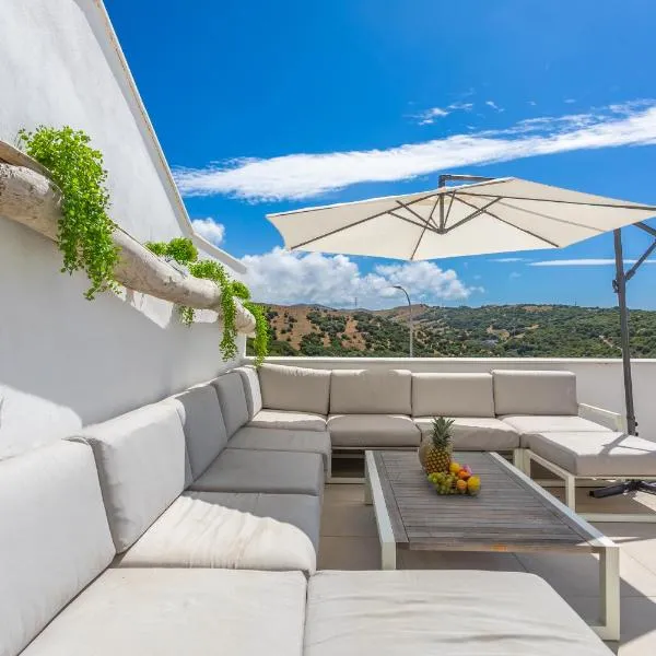 Terrace, sea view, pool, parking space & fibre, hotel in Tarifa