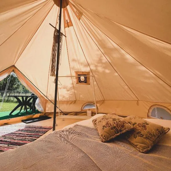 Glamping Spiritul Pădurii, hotel v destinaci Zizin