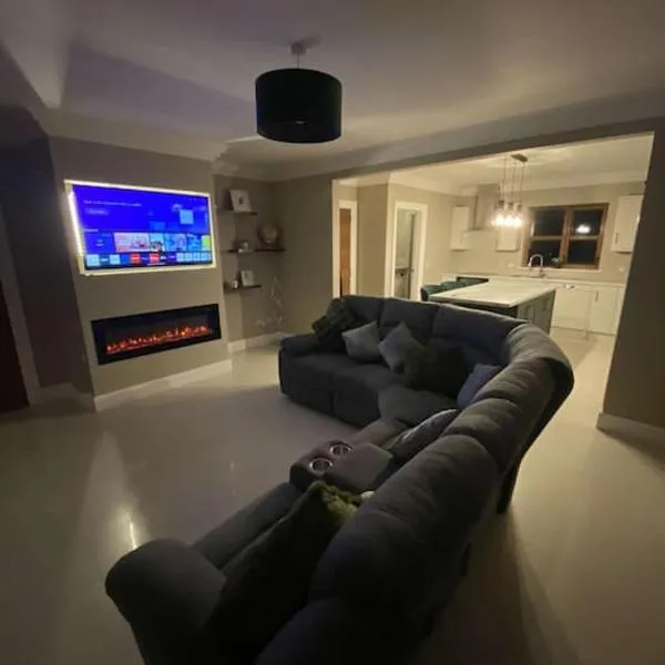 Brand New home in Dungloe, hotel v destinaci Donegal