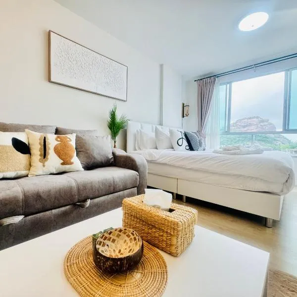 Sea&Mountain view,5 mins walk to famous beach with King size bed, hotel v destinaci Hua Hin