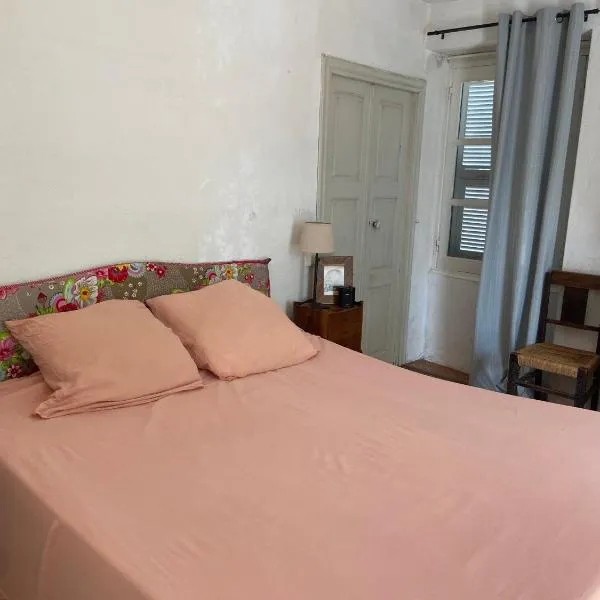 BandB - les rosiers - Corse - Chambre Hellébore, hotel v destinácii Conca