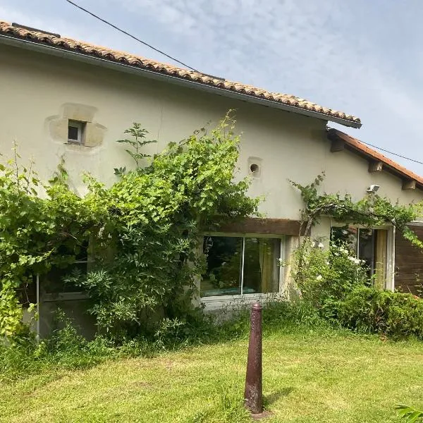 Bienvenue Chez Nous – hotel w mieście Mairé-lʼEvescault