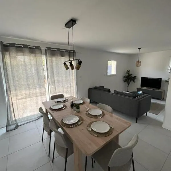 Maison Chaleureuse 2, hotel v destinaci Saint-Genis-Laval