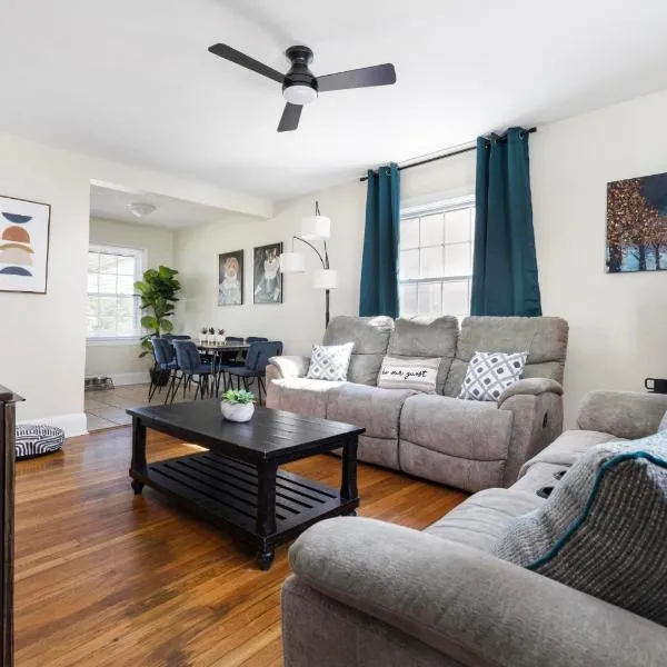 4BR House Minutes From BMS & Bristol Casino, hotelli kohteessa Bristol