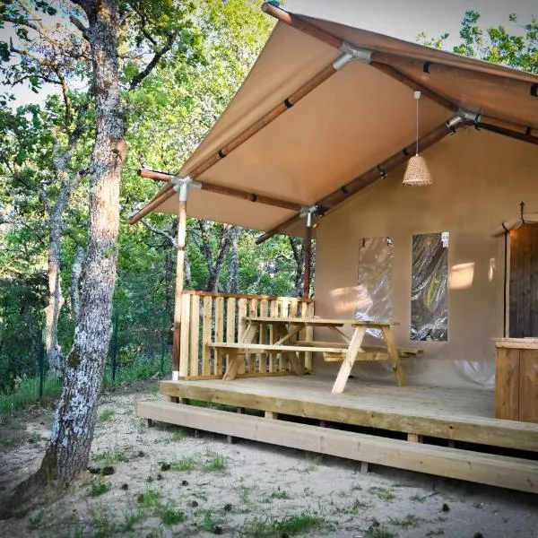 Camping le Colorado, hotel v destinaci Rustrel