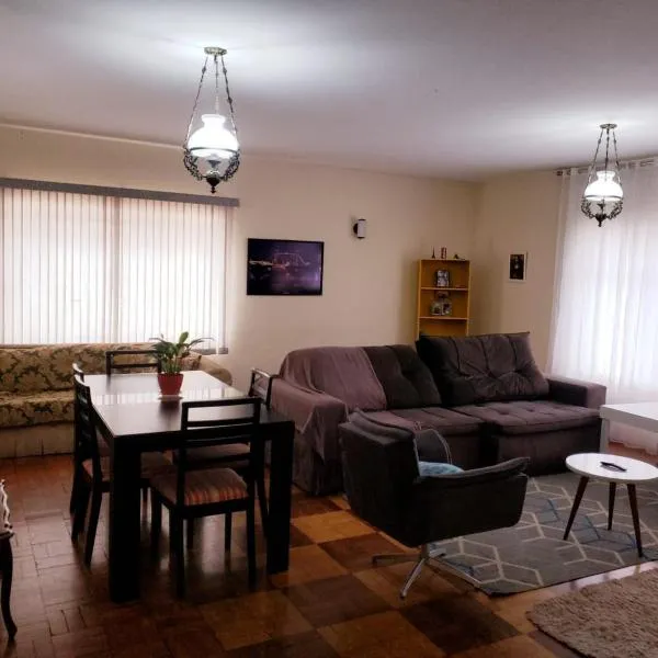 Casa no centro de Aguas de Lindoia, hotel in Águas de Lindoia