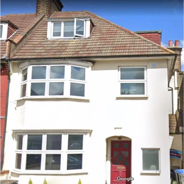 Amazing 6 bedroom house with free parking on site., hotel v destinaci Norbury