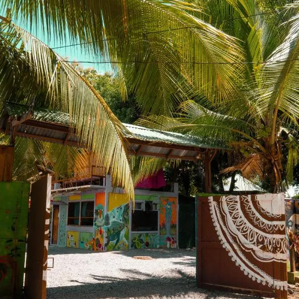 Flutterby House Hostel, hotel in Uvita