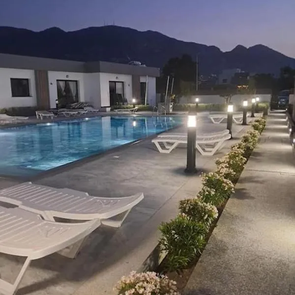 Blue Island Holiday Rentals 2, hotel in Karavas