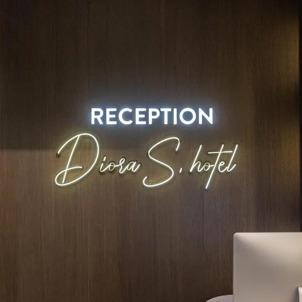 Diora'S Hotel and Apartments, hotel in Vlorë